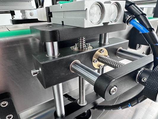 Produção eficiente tampando do transporte estável da máquina do servo motor