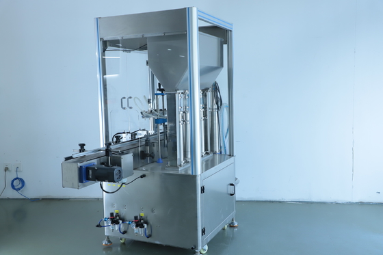 2.2KW 4 cabeças máquina de enchimento de líquido cosmético 1400 * 1000 * 1700mm 30-50 garrafas / min